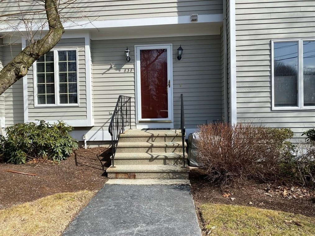 838 Bullocks Point Ave, East Providence RI  02915-4704 exterior