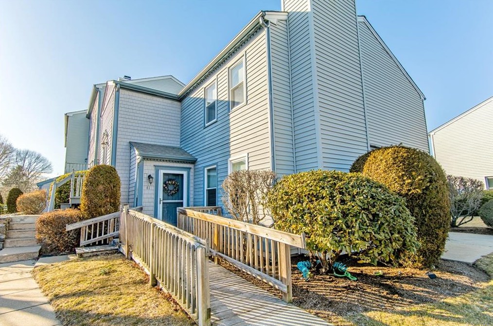 1 Willow Glen Cir #41, Warwick, RI 02889