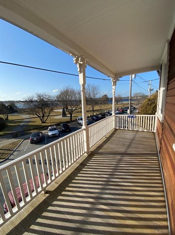 410 Thames St, Bristol RI  02809-1932 exterior