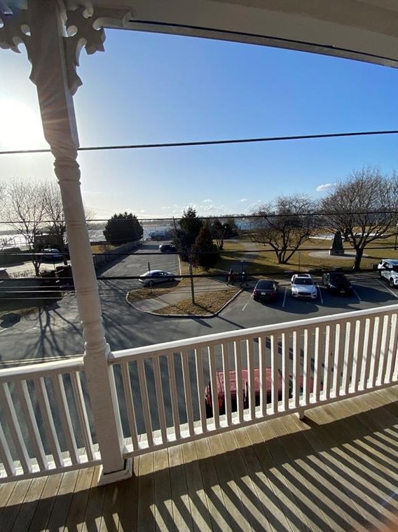 410 Thames St, Bristol RI  02809-1932 exterior