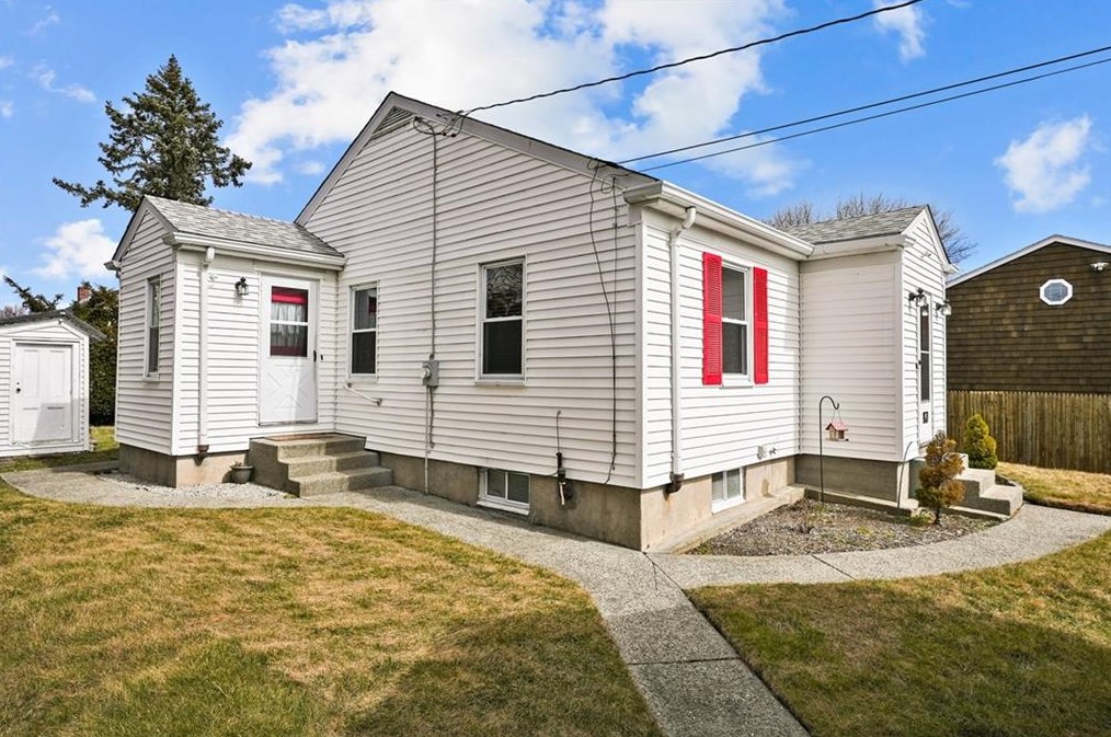18 Orswell St, Fall River, MA 02724