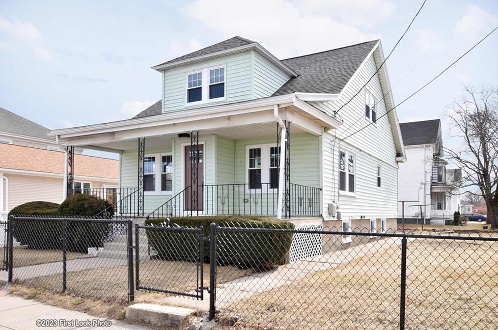 261 Columbus Ave, Pawtucket, RI 02861 exterior