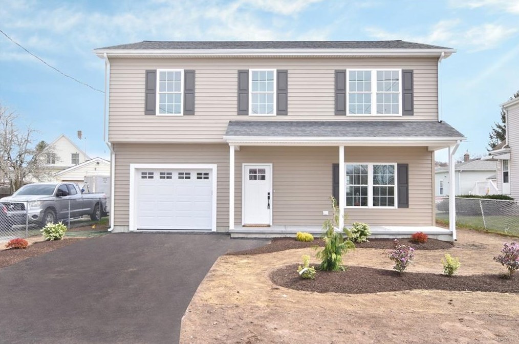 56 Fenmoor St, East Providence, RI 02914-2930