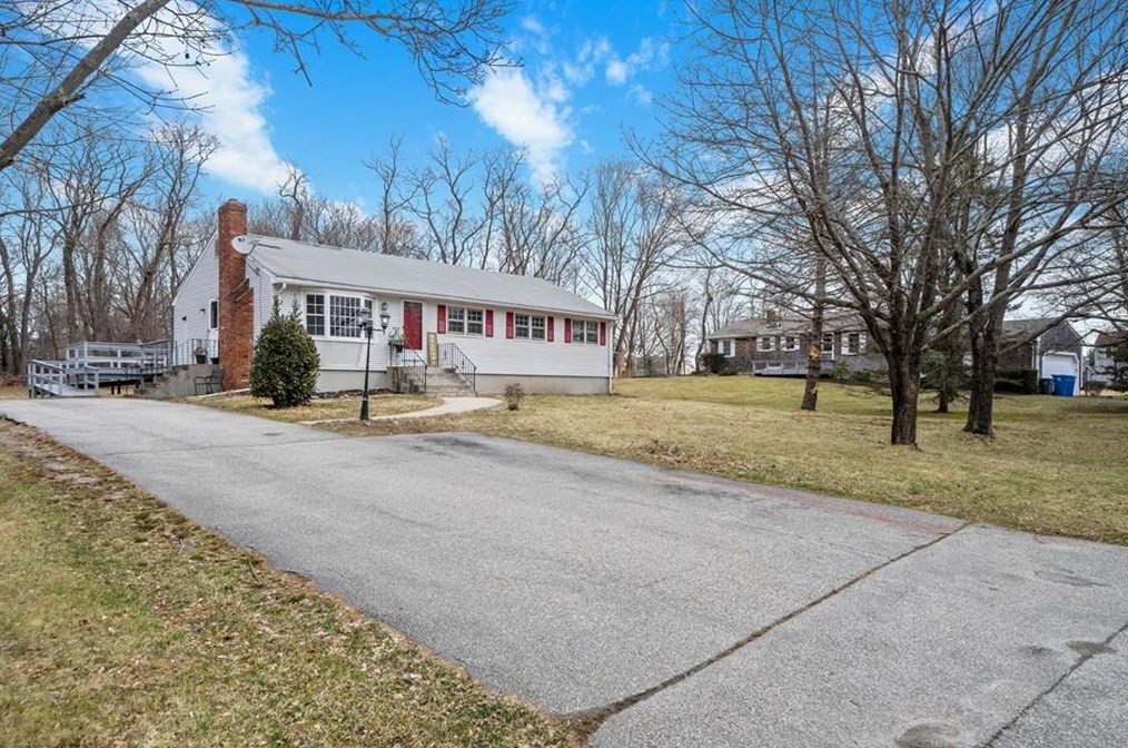 1157 Great Rd, Lincoln, RI 02865