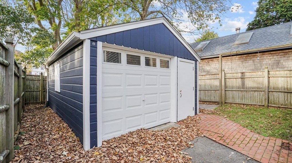 20 Almy St, Middletown, RI 02840