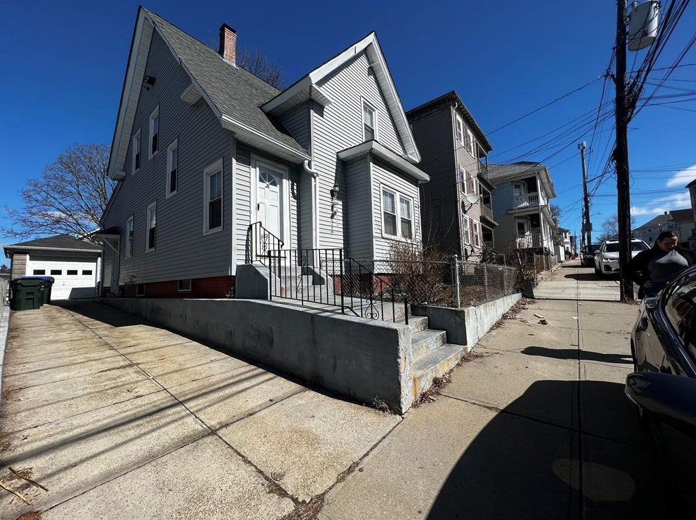549 Union Ave, Providence, RI 02909