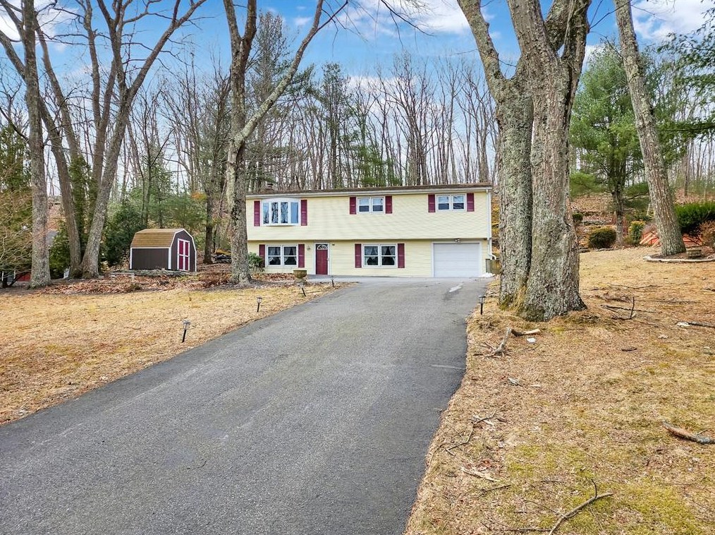 868 Greenville Ave, Providence, RI 02919