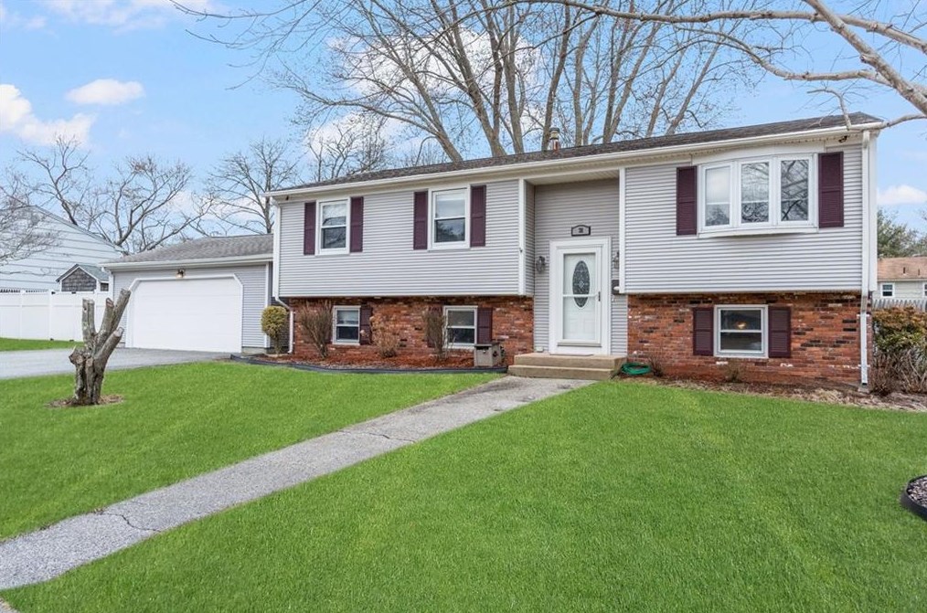 38 Westwood Dr, Warwick, RI 02889