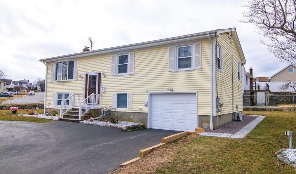 2 Flanders St, Providence, RI 02919