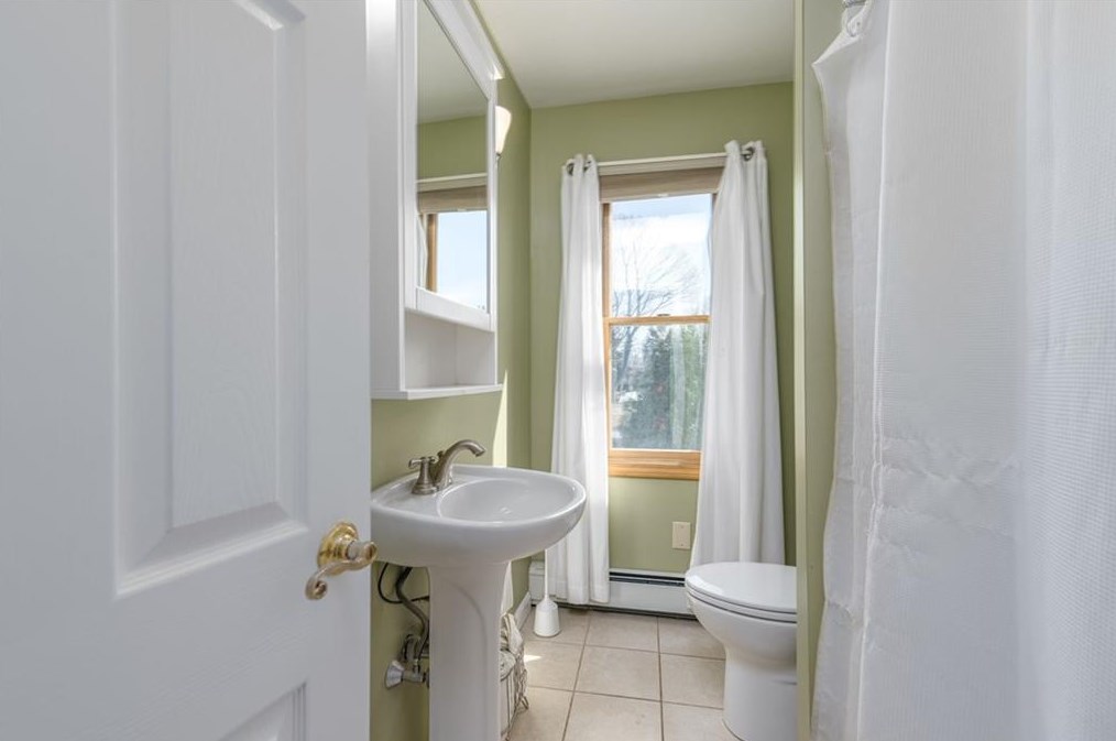 5 Columbia Ave, Jamestown RI  02835-1307 exterior