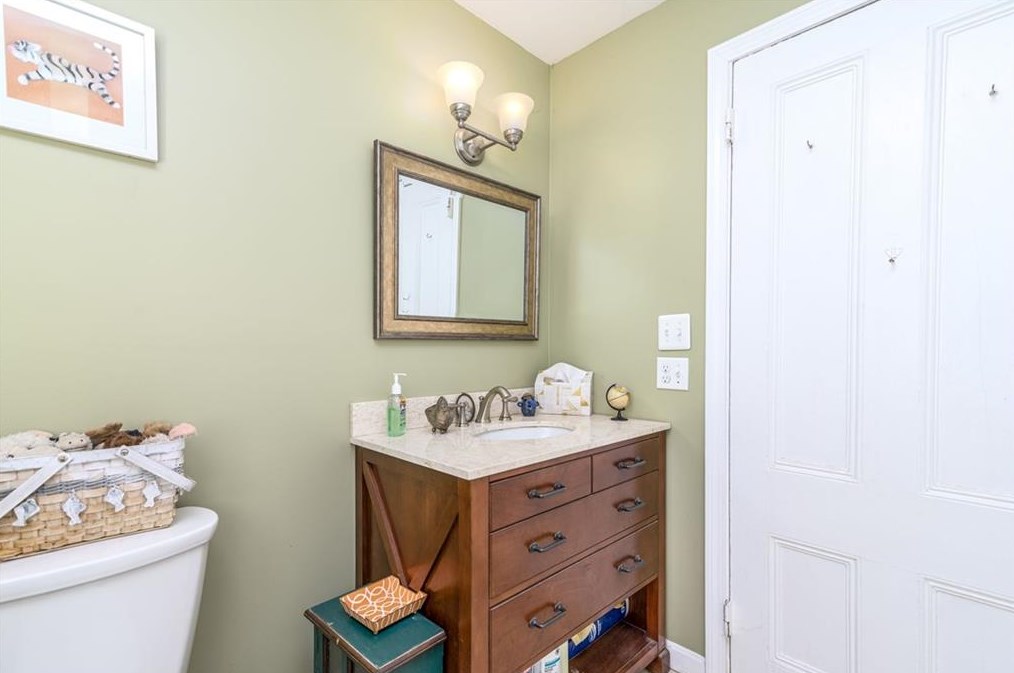 5 Columbia Ave, Jamestown RI  02835-1307 exterior