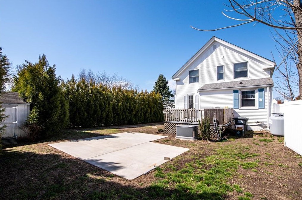 5 Columbia Ave, Jamestown RI  02835-1307 exterior