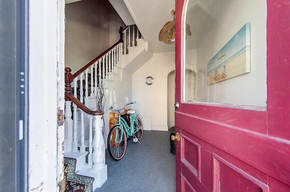 9 Lincoln St, Middletown, RI 02840