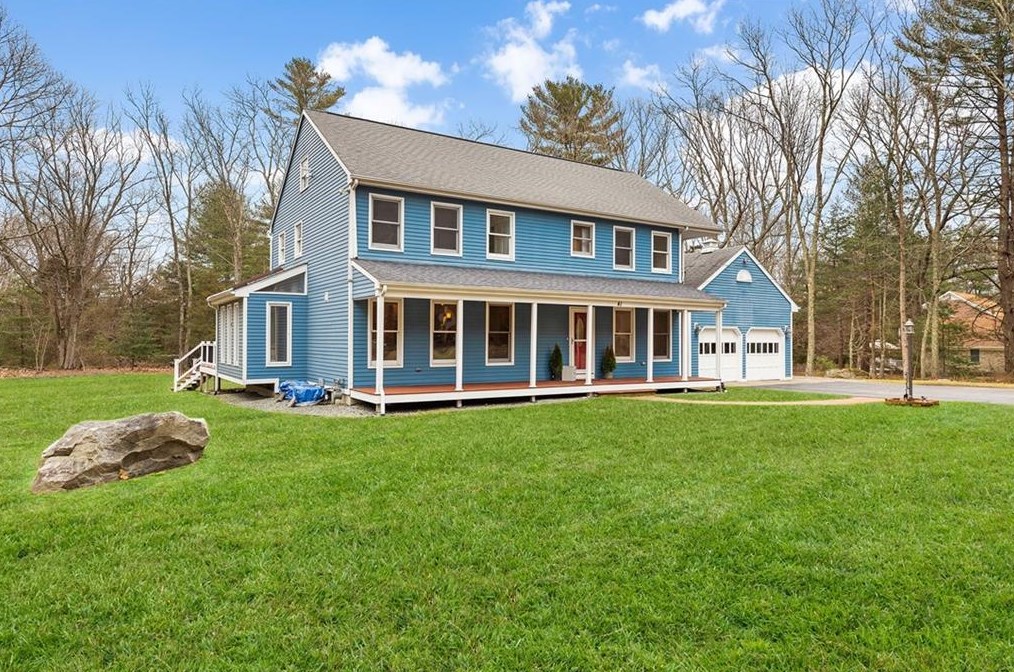 41 Signal Rock Dr, North Kingstown, RI 02852