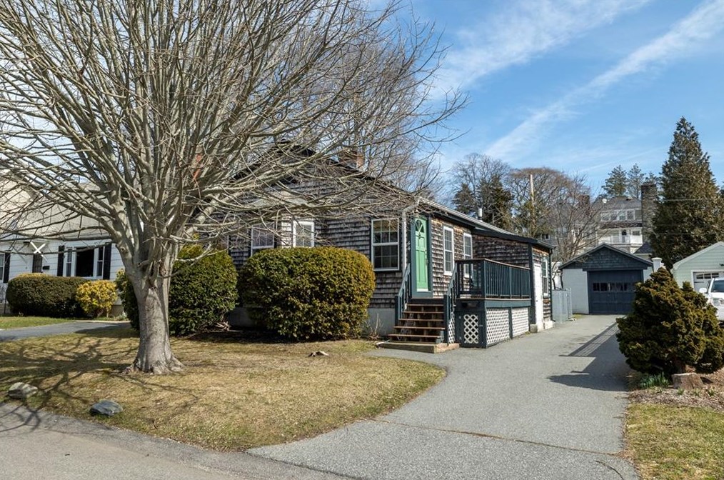 44 Keeher Ave, Middletown, RI 02840