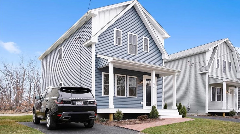 133 Graystone St, Warwick, RI 02886