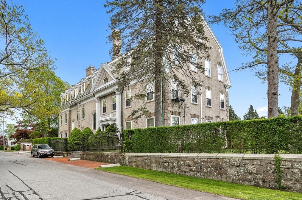 1 Oakwood Terrace #4, Middletown, RI 02840