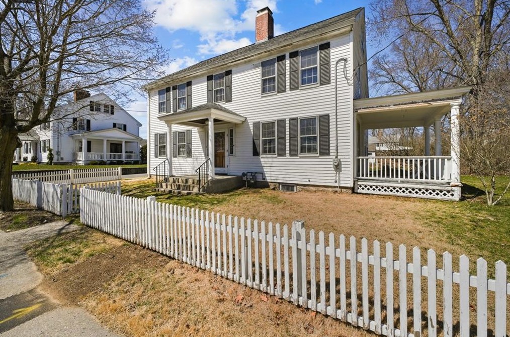 8 Greene St, North Smithfield, RI 02896