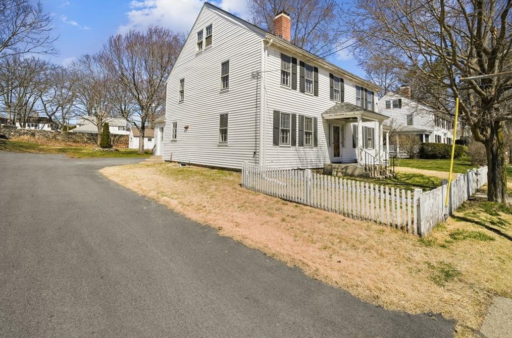 8 Greene St, North Smithfield RI  02896-7903 exterior