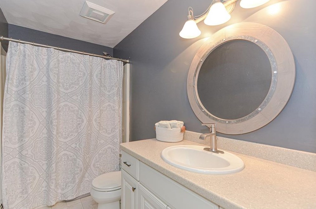 107 Woodlawn Ave, Bristol RI  02809-3016 exterior