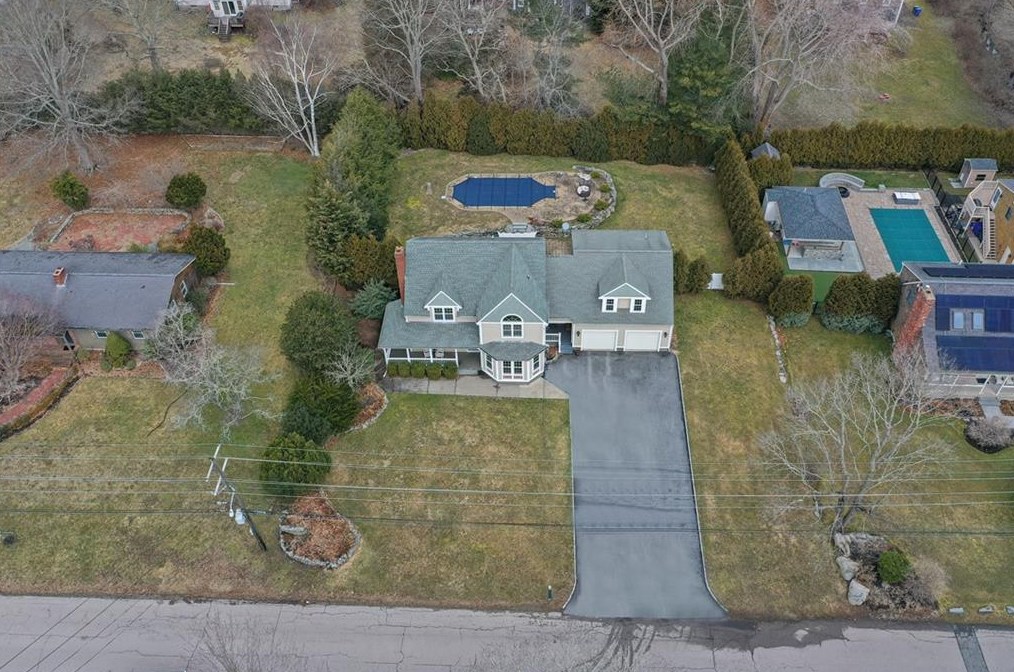 107 Woodlawn Ave, Bristol RI  02809-3016 exterior