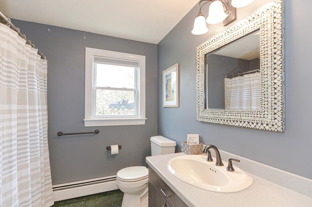 107 Woodlawn Ave, Bristol RI  02809-3016 exterior