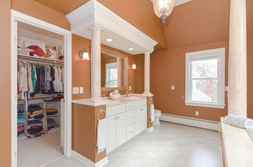 107 Woodlawn Ave, Bristol RI  02809-3016 exterior