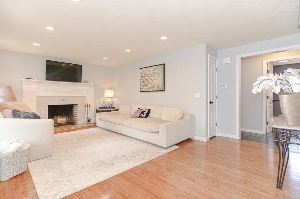 107 Woodlawn Ave, Bristol RI  02809-3016 exterior