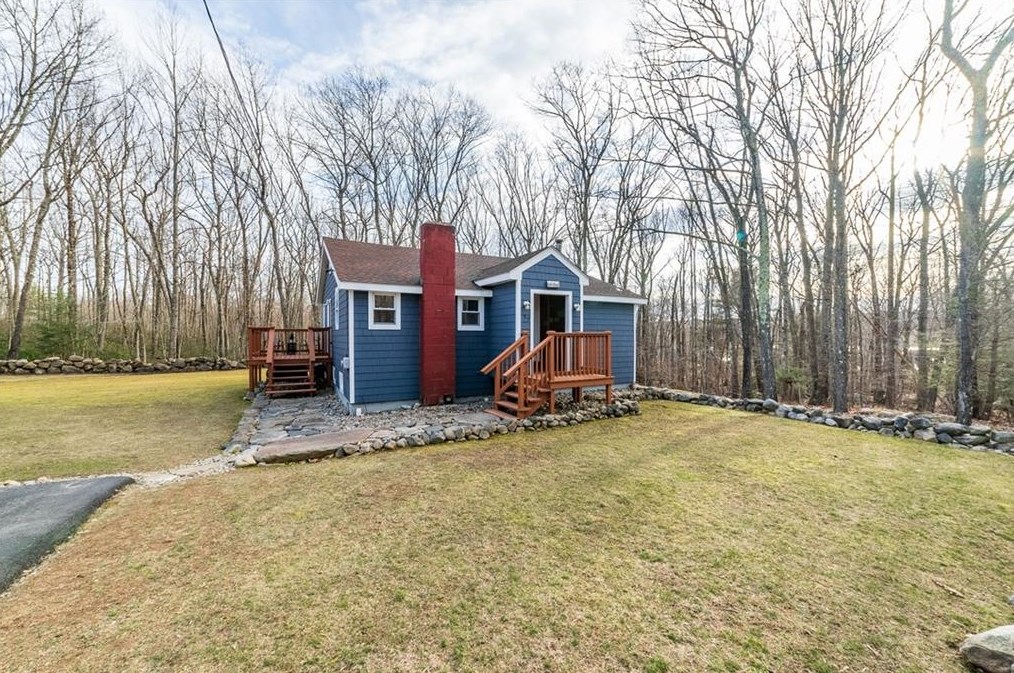 55 Walnut Hill Rd, Glocester, RI 02859