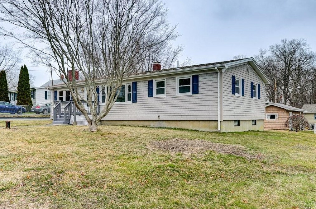 50 Sheldon St, Tiverton, RI 02878