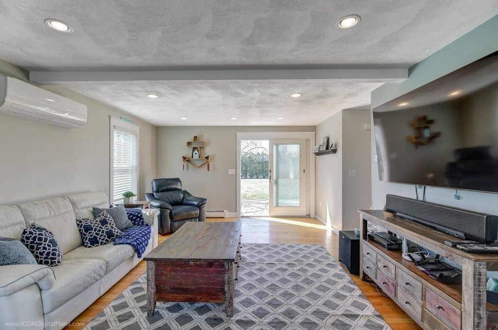 9 Hicks Ln, Portsmouth RI  02871-1971 exterior