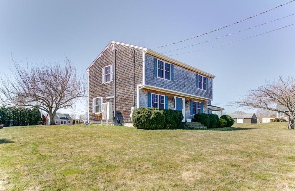 9 Hicks Ln, Portsmouth RI  02871-1971 exterior