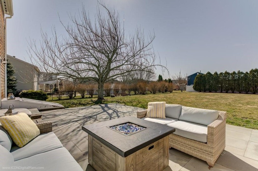 9 Hicks Ln, Portsmouth RI  02871-1971 exterior