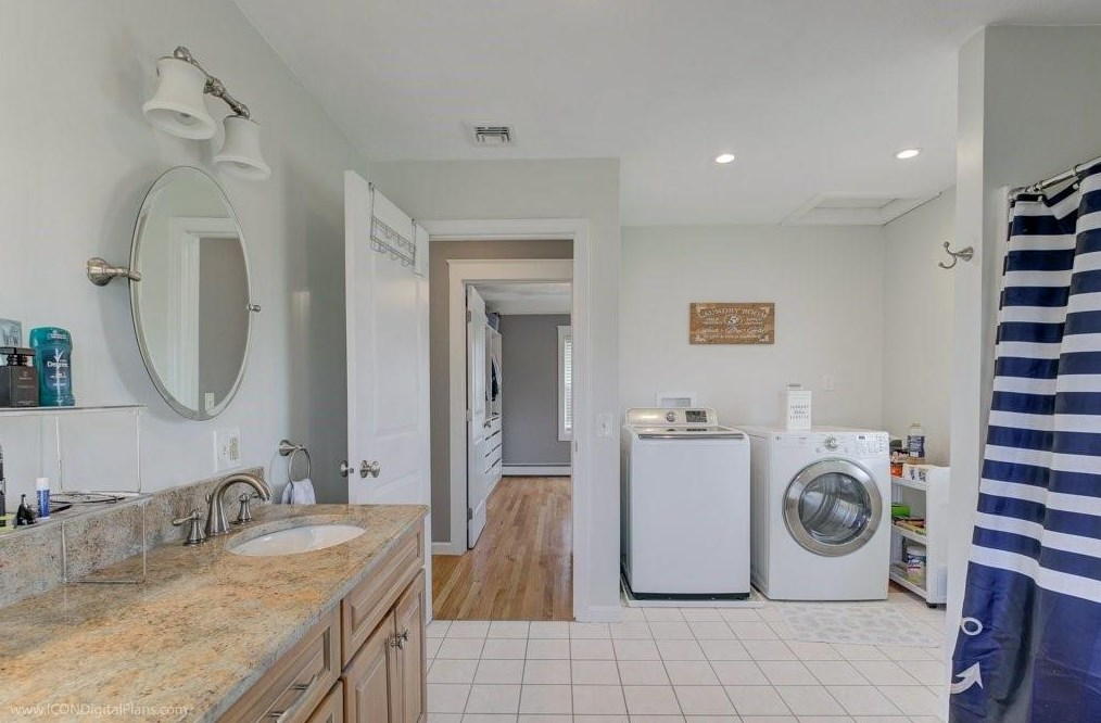 9 Hicks Ln, Portsmouth RI  02871-1971 exterior