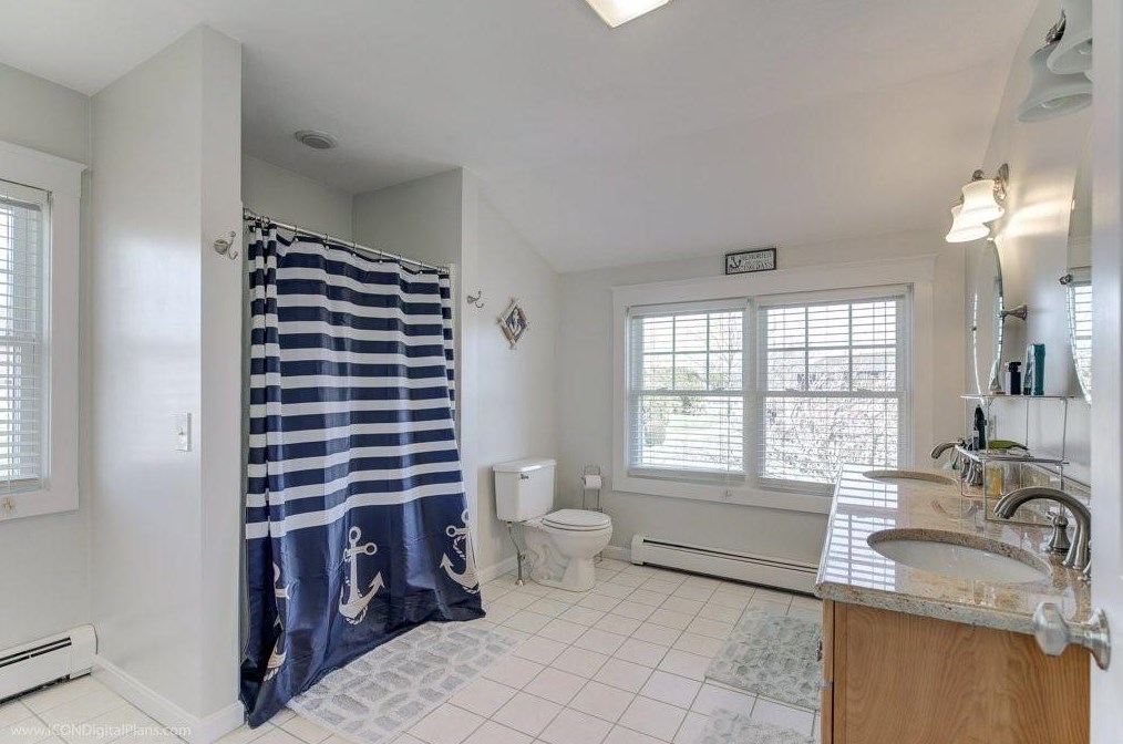 9 Hicks Ln, Portsmouth RI  02871-1971 exterior