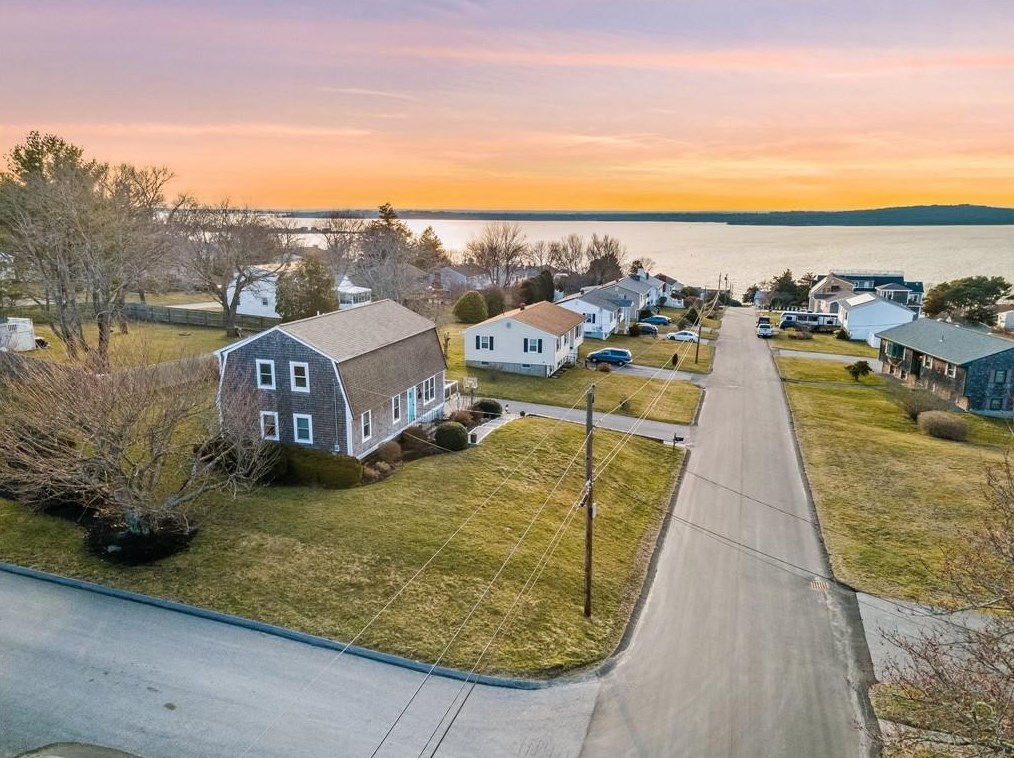 185 Kearns Ave, Tiverton, RI 02878