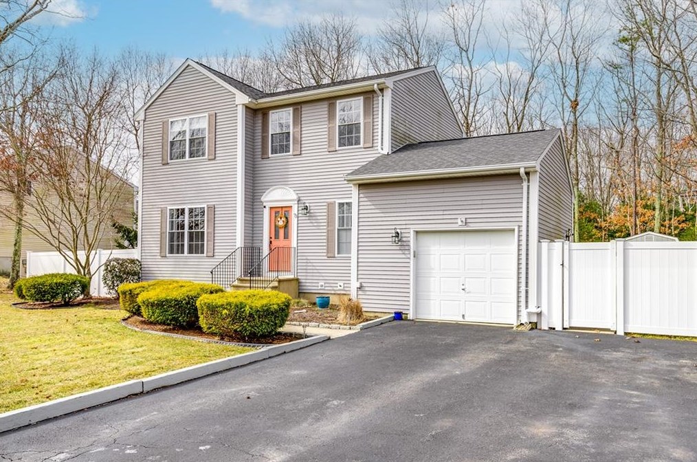 73 Remington Farm Dr, Coventry, RI 02816