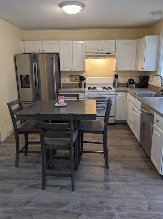 266 Admiral St #b, North Providence, RI 02908