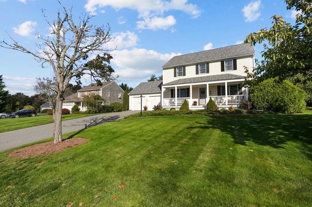 38 Passage Dr, Portsmouth RI  02871-1358 exterior