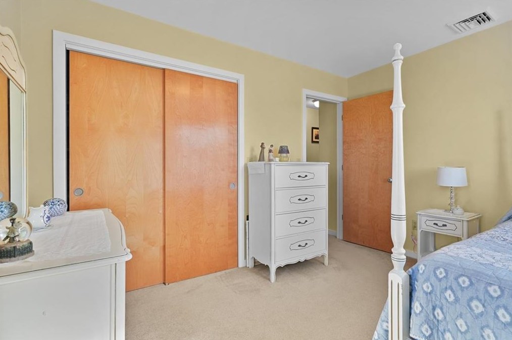 38 Passage Dr, Portsmouth RI  02871-1358 exterior