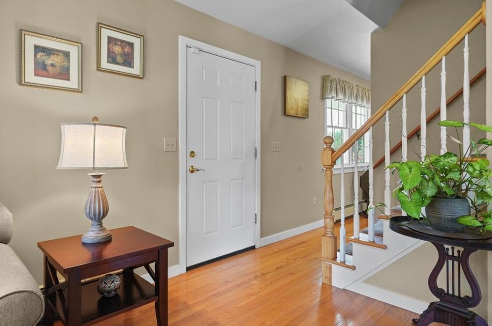 38 Passage Dr, Portsmouth RI  02871-1358 exterior