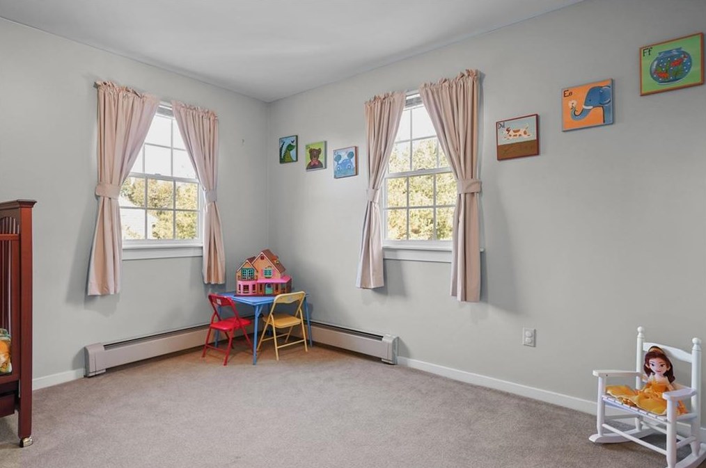 38 Passage Dr, Portsmouth RI  02871-1358 exterior