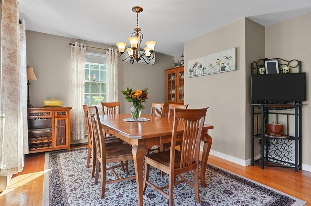 38 Passage Dr, Portsmouth RI  02871-1358 exterior
