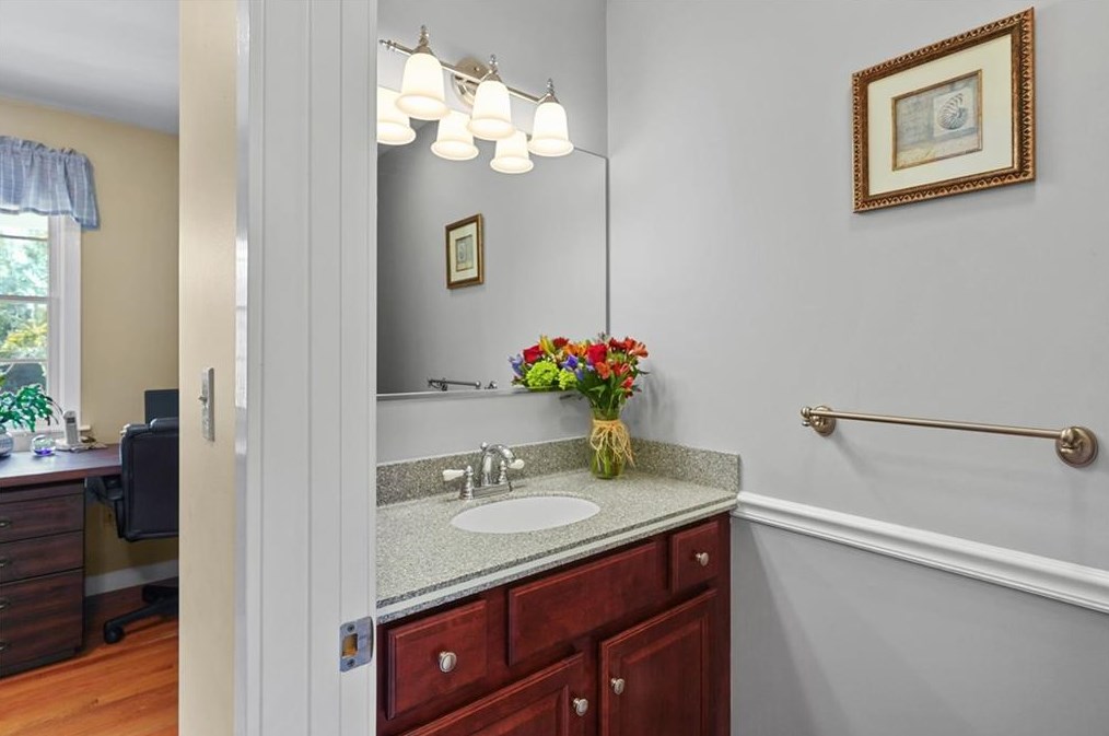 38 Passage Dr, Portsmouth RI  02871-1358 exterior