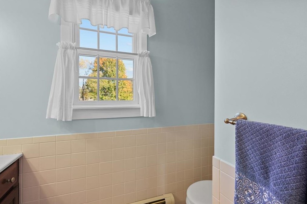 38 Passage Dr, Portsmouth RI  02871-1358 exterior