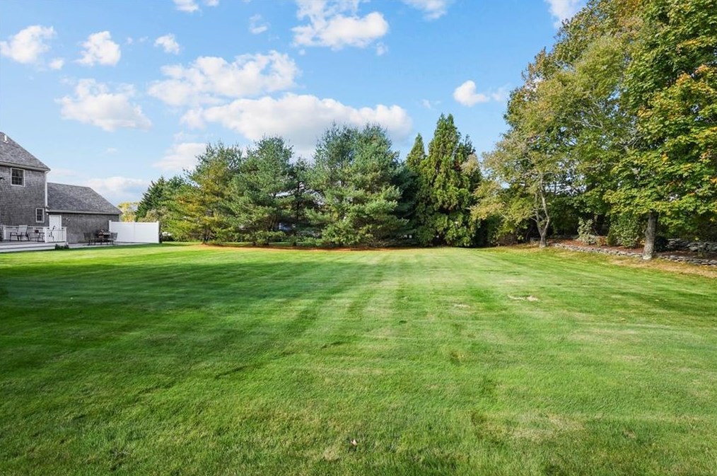 38 Passage Dr, Portsmouth RI  02871-1358 exterior