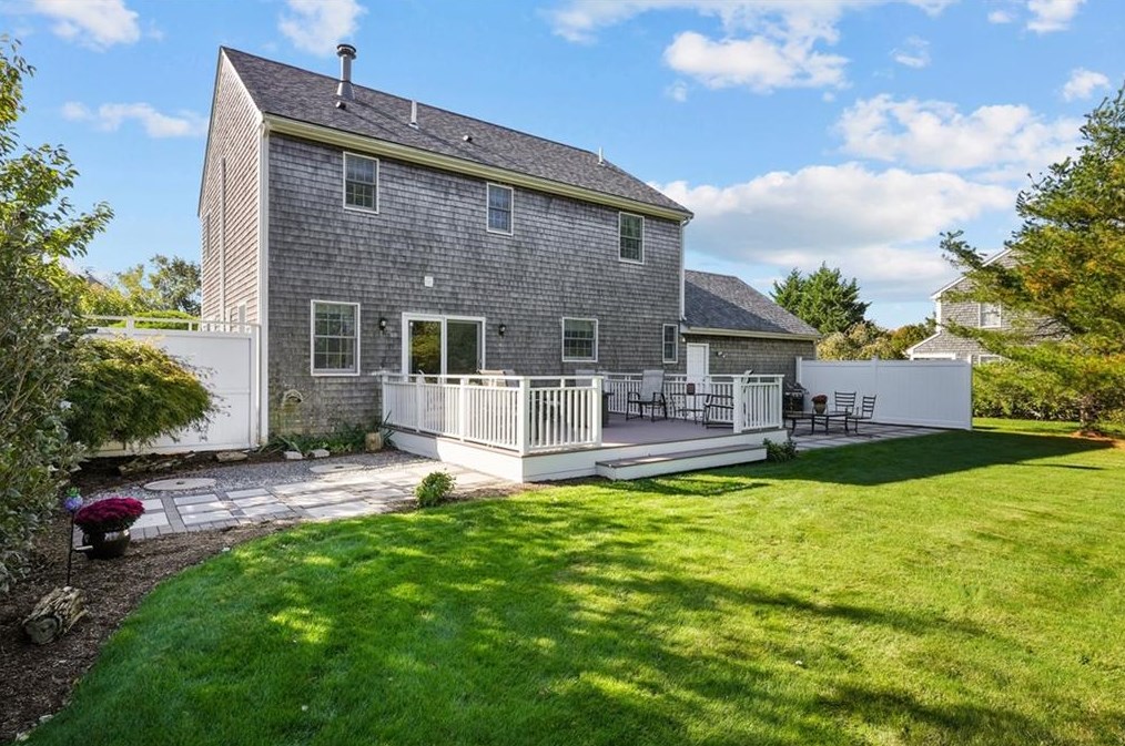 38 Passage Dr, Portsmouth RI  02871-1358 exterior