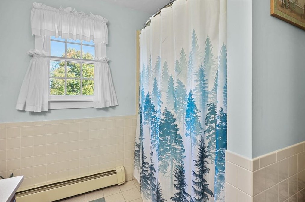 38 Passage Dr, Portsmouth RI  02871-1358 exterior