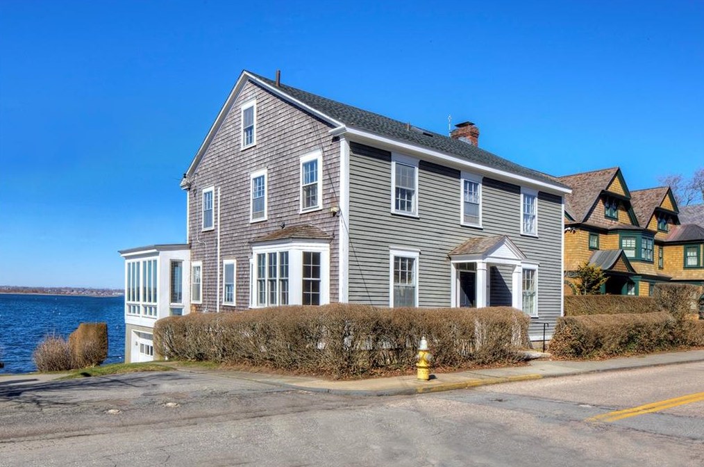 96 Washington St, Middletown, RI 02840