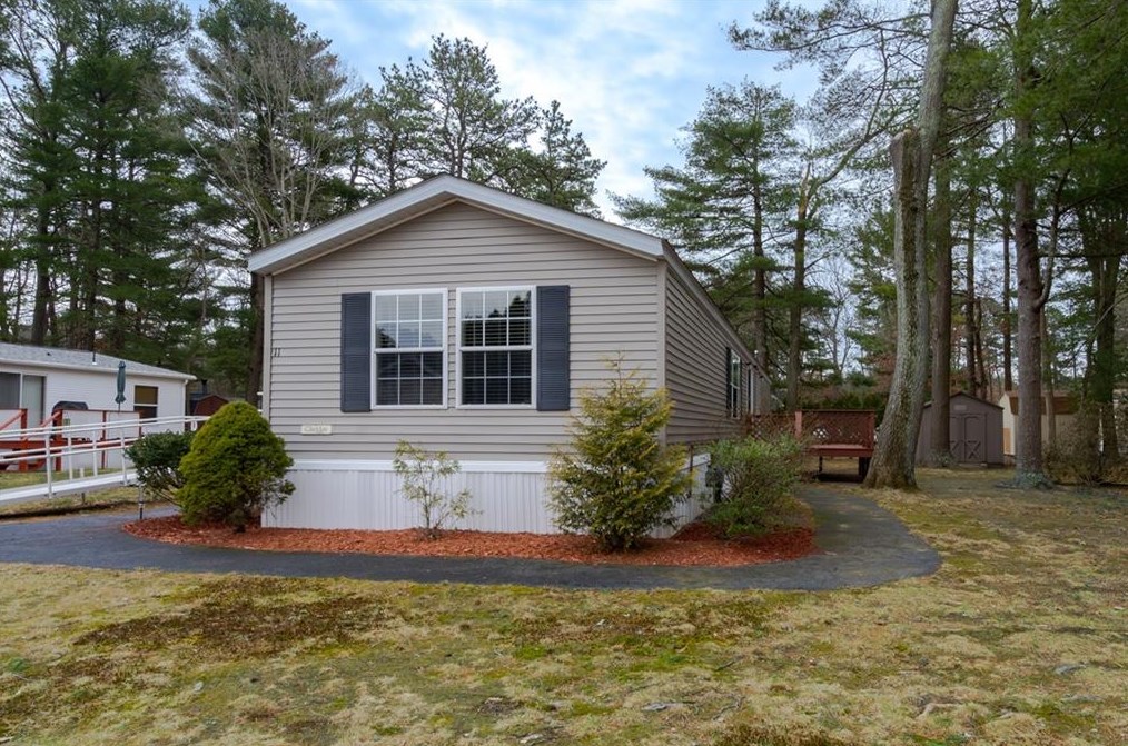 11 Kelly Ln, Coventry, RI 02816